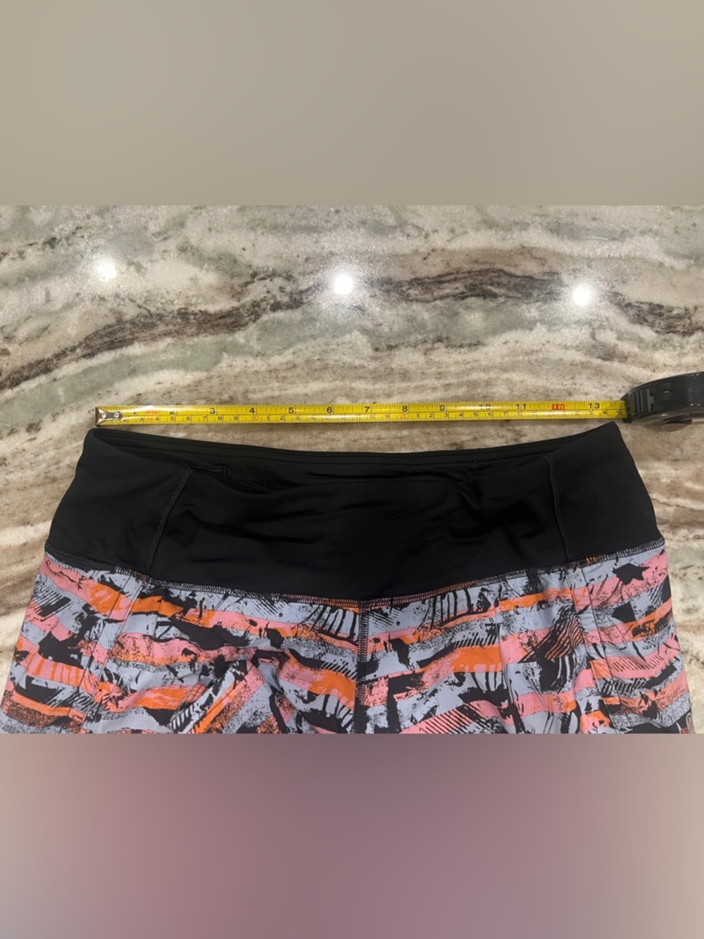 RARE lululemon athletica Hotty Hot shorts ll *Long 4” LIKE NEW Sz 4 - Picture 6 of 8